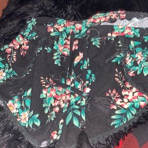 FLORAL BOHO SHORTS